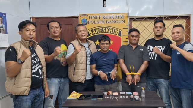 Rumah Sarang Narkoba Digrebek Polisi, Dua Tersangka Diamankan dari Tempat Berbeda Beserta 5.8 gram Sabu