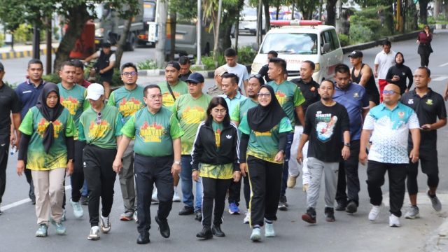 Wali Kota Pematangsianțar Wesly Silalahi SH MKn Jalan Santai dan Senam Sehat bersama Warga di Lapangan Adam Malik